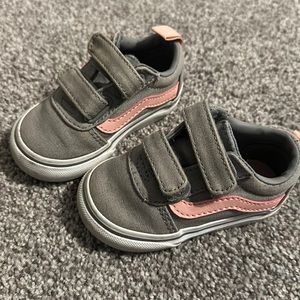 Gray and pink toddler 4c vans